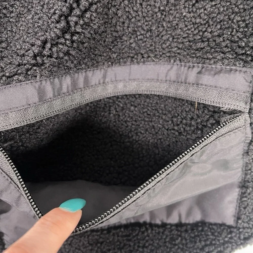 Canada Pooch Sherpa Dog Hoodie Size 18 25-33 lbs Medium Black Grey Fleece Winter